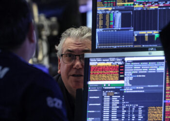 S&P 500 shrugs off jobs-data led jump in Treasury yields to hit record high