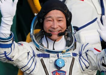 Japanese billionaire Maezawa cancels the plan to fly over the moon