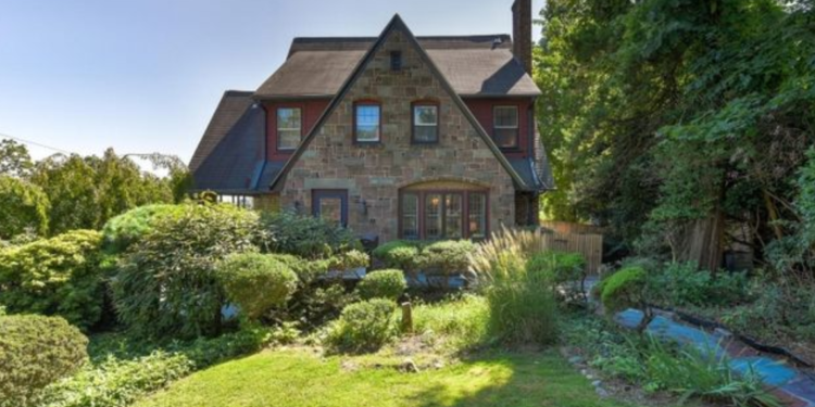  A single-family home at 214 Gregory Avenue for $800,000