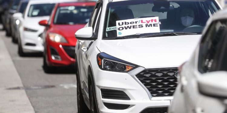 Uber and Lyft settle lawsuit by agreeing to pay Massachusetts drivers a minimum wage