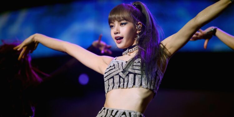 Lisa of BLACKPINK dominates the worldwide charts with her solo release, “ROCKSTAR.”