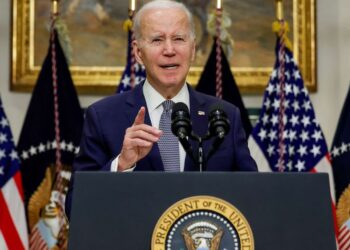 In Michigan, Biden assures his fans, “I promise you I’m okay.”