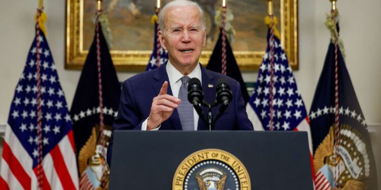 In Michigan, Biden assures his fans, “I promise you I’m okay.”
