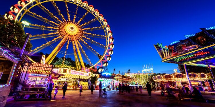 Theme Park Revenues Decline as Inflation and Rising Costs Affect Attendance