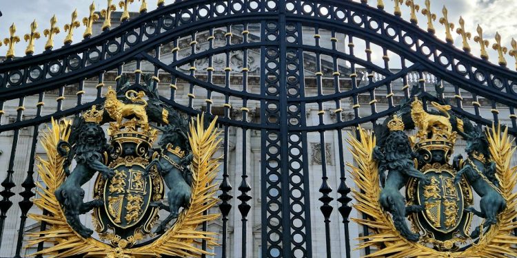 Earl Spencer Royal Family Dynamics: Princess Diana 1997 Revelations